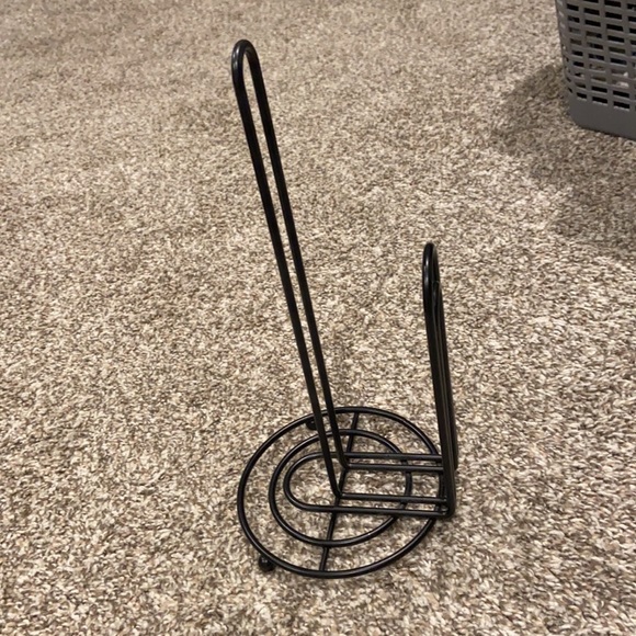 Paper towel holder - Picture 2 of 2